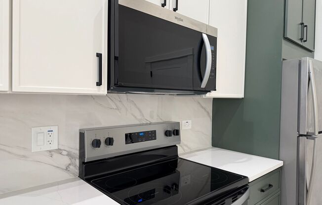 1 bed, 1.5 baths, 689 sqft, $3,395, Unit 204