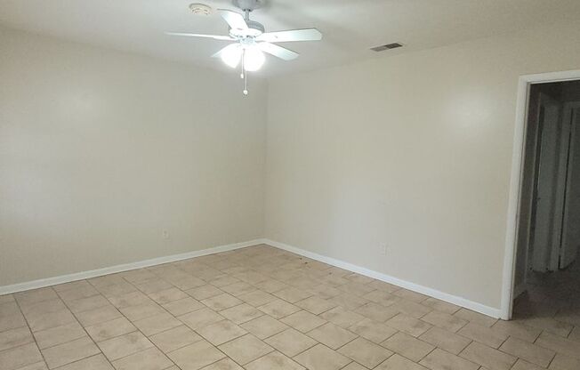 2 beds, 1 bath, $795