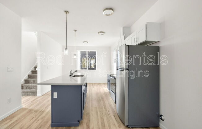 1438 E 31 ST