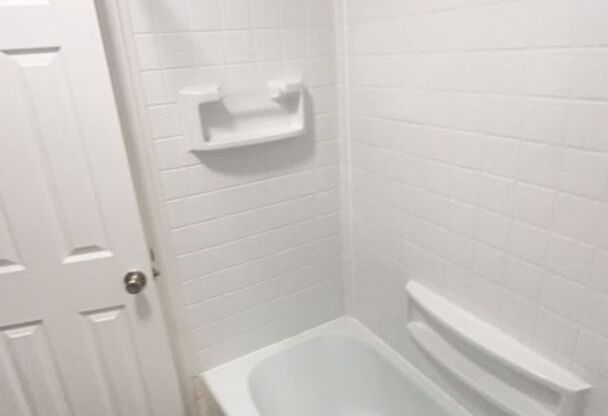 2 beds, 1.5 baths, 900 sqft, $920, Unit 615-301