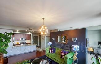 565 PEACHTREE ST NE