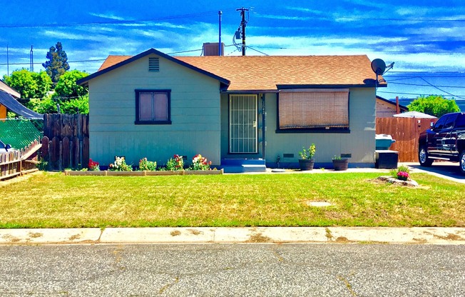 1642 S. BARDO ST. - 2 BEDROOM 1 BATHROOM - VISALIA