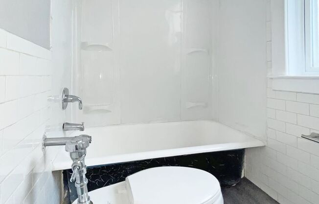 2 beds, 1 bath, 800 sqft, $1,225, Unit C2