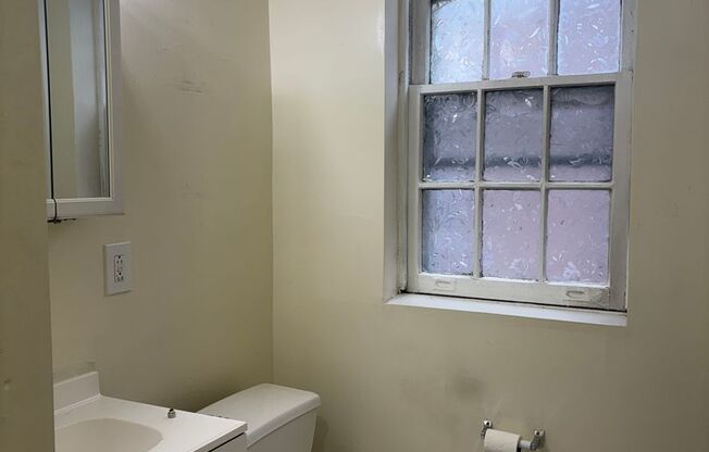 3 beds, 1 bath, 1,425 sqft, $1,495, Unit 4815-C2