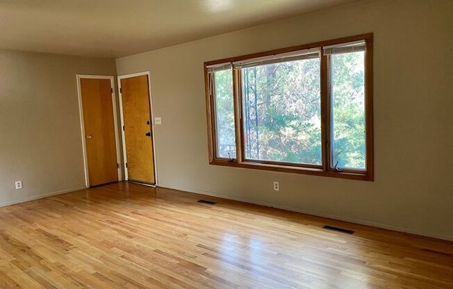 Huge Home in Campus West!