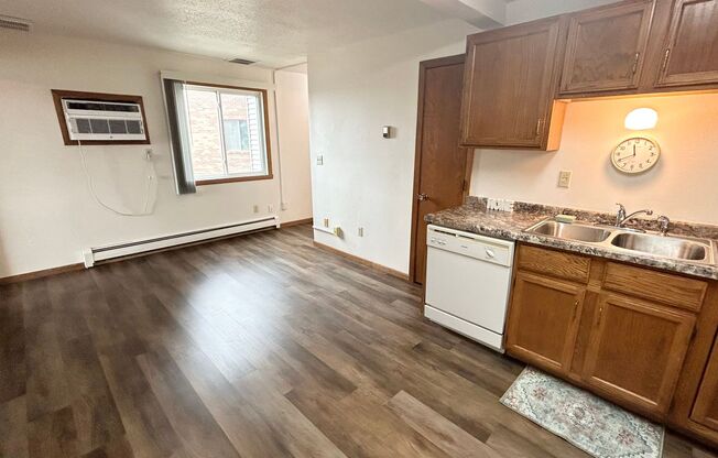 1 bed, 1 bath, 400 sqft, $599, Unit 114.5