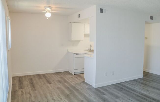 1 bed, 1 bath, 640 sqft, $1,425, Unit 77