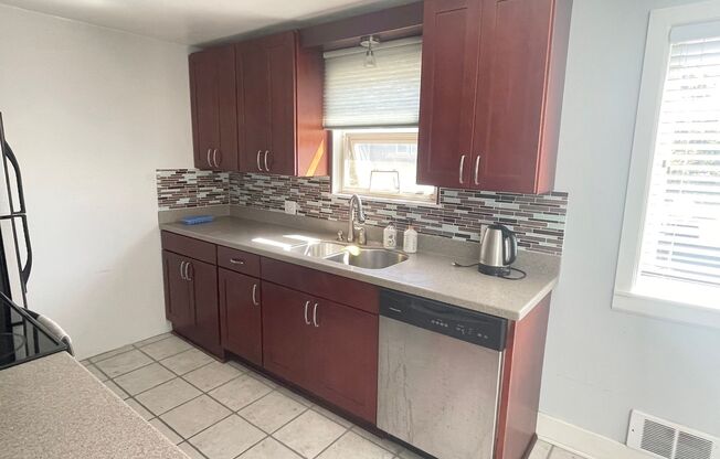 Wallingford 2-Bed Condo with Garage!