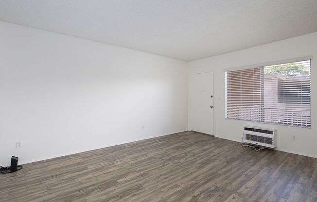 1 bed, 1 bath, 574 sqft, $1,725, Unit 28