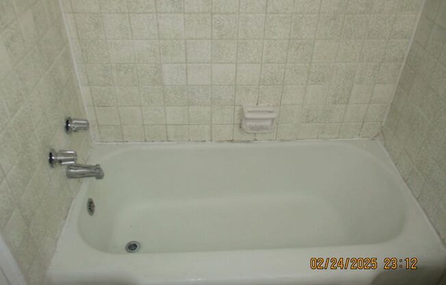 Great Apartment Complex in Radium Springs!!