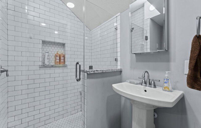 1 bed, 1 bath, 585 sqft, $1,300, Unit 1