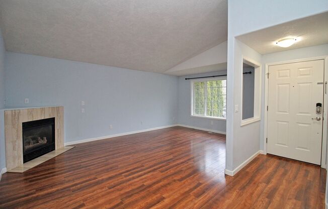 Spacious Southeast Hillsboro 3 Bedroom/2 Bath Home with Fenced Yard