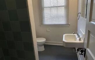 1 bed, 1 bath, $1,000, Unit Unit E