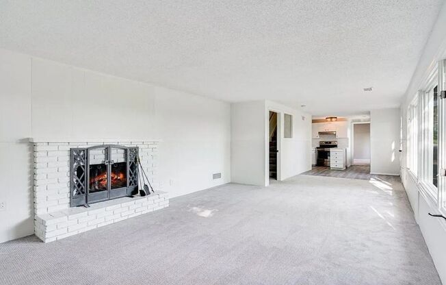 Perfect 4 bedroom count Home in Burnsville