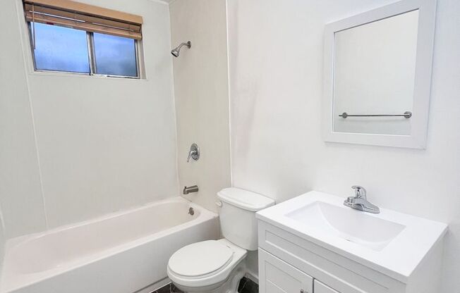 2 beds, 1 bath, $2,695, Unit 3