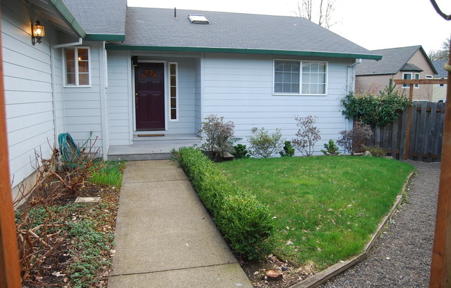 Charming & Well-Maintained Single-Story Home in McMinnville