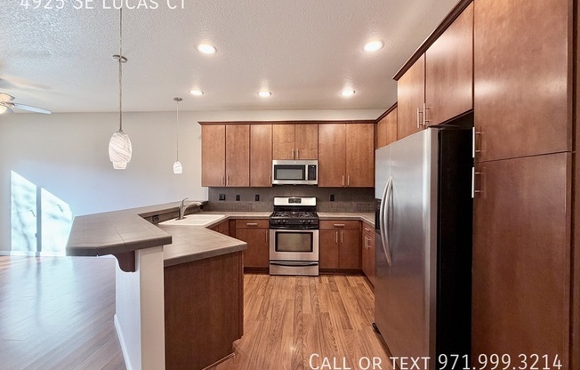 4925 SE LUCAS CT