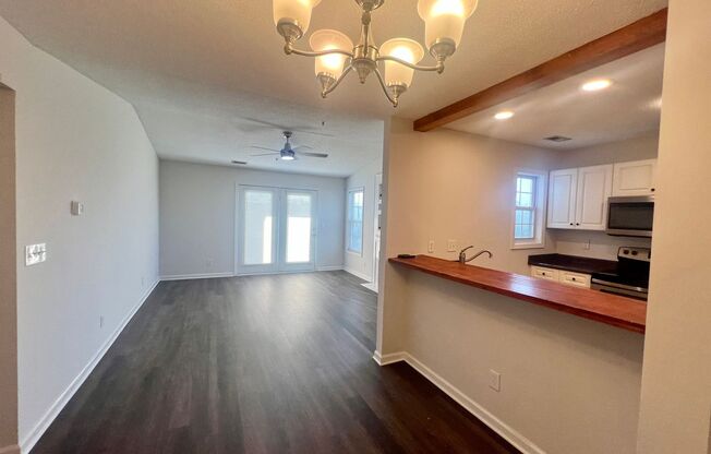 Freshly Painted! New Luxury Vinyl Plank Floors! Updated Lighting! Pool View Unit! Cape Cottages Coastal 3 bedroom, 2 bath condo near UNCW and CFCC! Pool, Tennis, Volleyball and Clubhouse