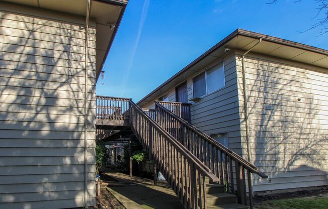 132 168 SUNSET AVE N