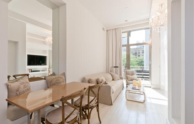 216 E 52 ST