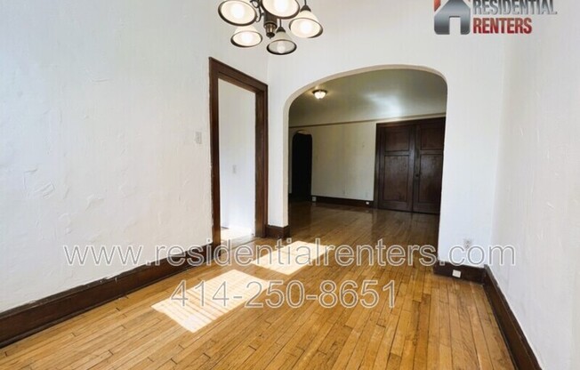 3047 S HOWELL AVE