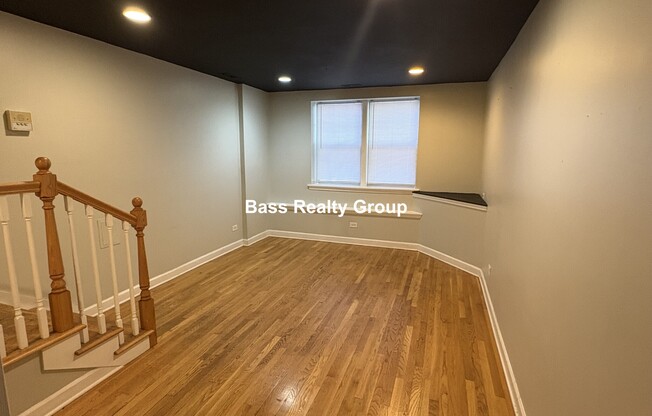 6968 N Greenview Ave