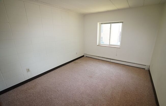1 bed, 1 bath, $1,090, Unit 1F