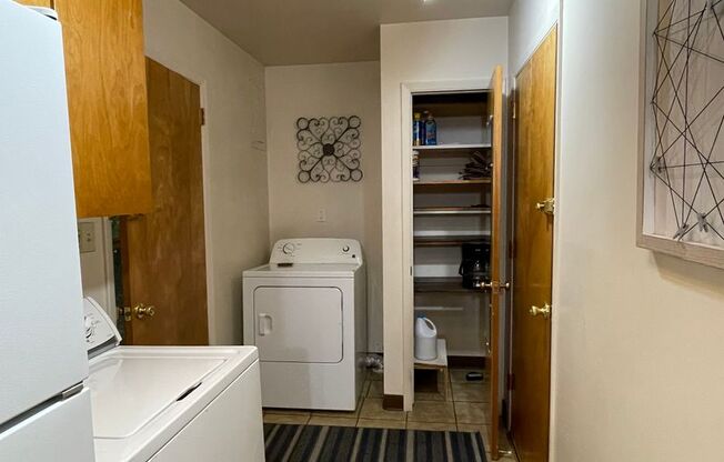 2 beds, 1 bath, $2,000