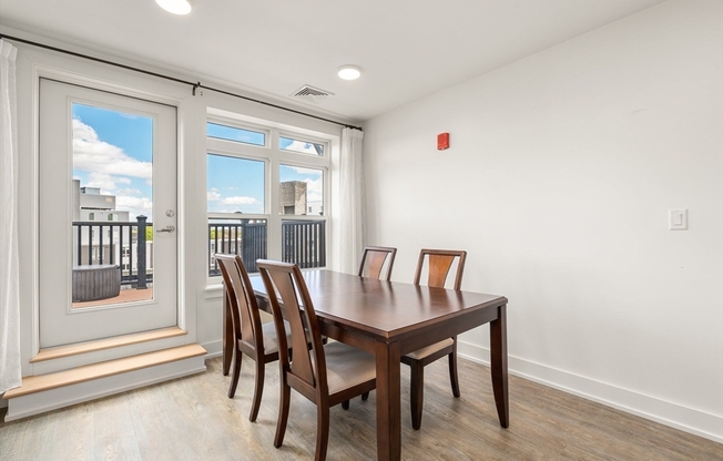 2 beds, 2 baths, 916 sqft, $3,900, Unit P3
