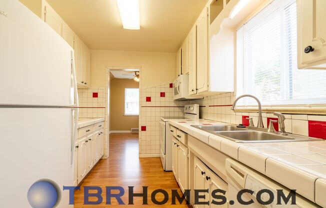 3 beds, 2 baths, $2,300