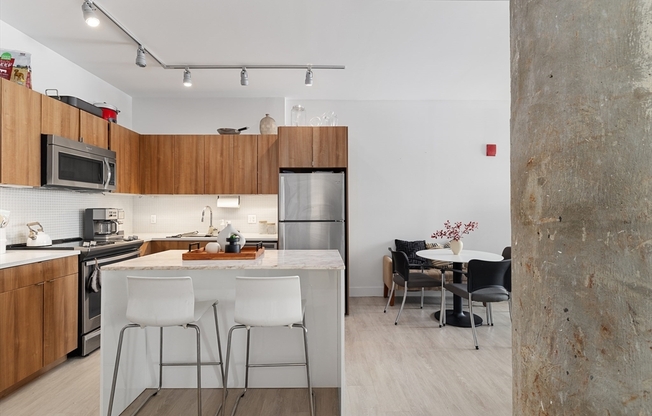 1 bed, 1 bath, 976 sqft, $3,400, Unit 512