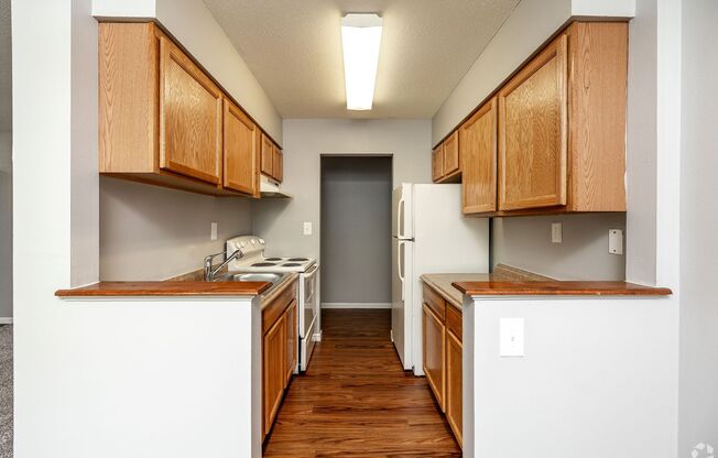 2 beds, 1 bath, 900 sqft, $940, Unit 10