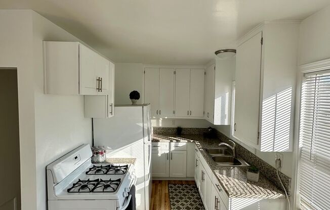 1 bed, 1 bath, $1,895, Unit G