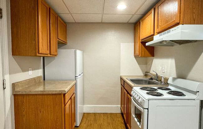 Studio, 1 bath, $800, Unit 306