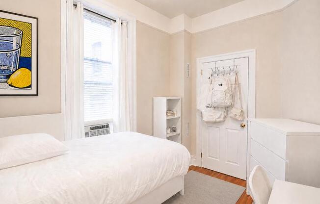 521 W 122 ST
