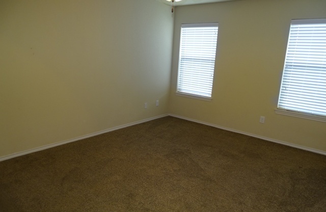 3 beds, 2.5 baths, $1,695