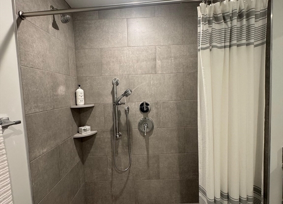 Studio, 1 bath, $1,575, Unit 727