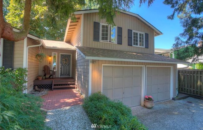 3 bedroom 2.5 bathroom single family house in Kirkland