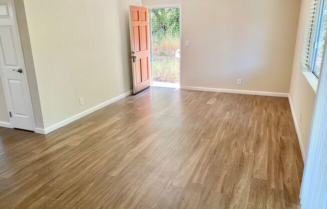 Quiet Hillside Remodeled 2bed/1bath w/ Parking, Storage, Pool - PROGRESSIVE