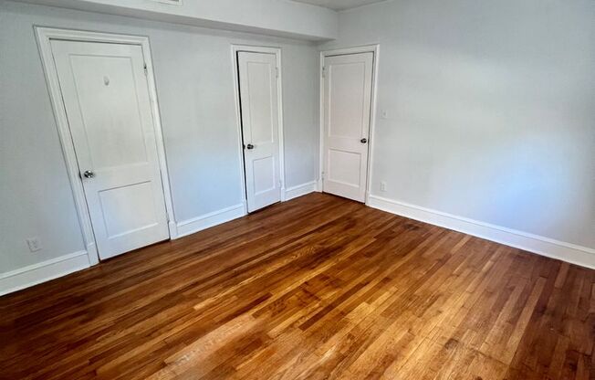 3 beds, 2 baths, $2,100, Unit Apt. 302