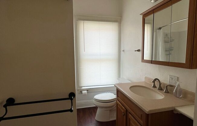 2 beds, 1 bath, $1,375