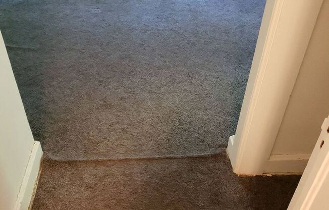 2 beds, 1 bath, $810, Unit O