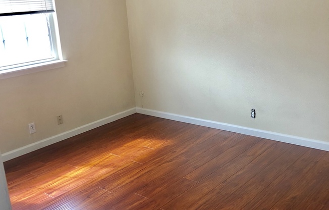 2 beds, 1 bath, 900 sqft, $1,950, Unit 08