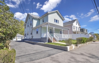 492 METROPOLITAN AVE