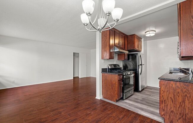 Spacious 2-Bedroom Apartment in Prime Location! ***One month free!***