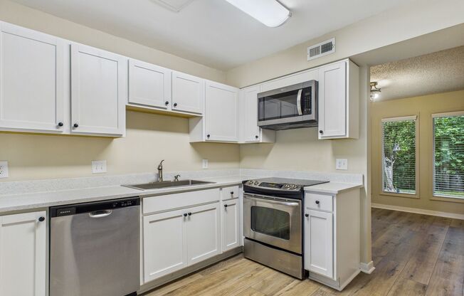 Charming 3-Bedroom Townhome in Sunset Woods