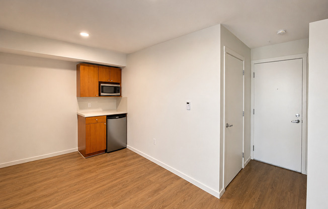 Studio, 1 bath, 176 sqft, $1,095, Unit 4320