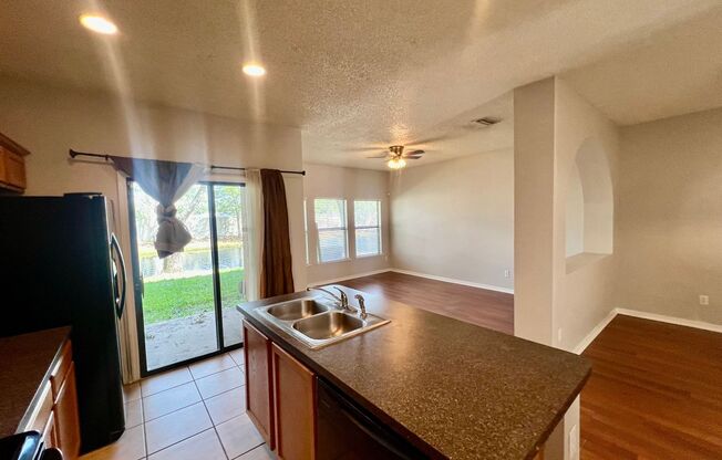 2 beds, 2.5 baths, $1,400