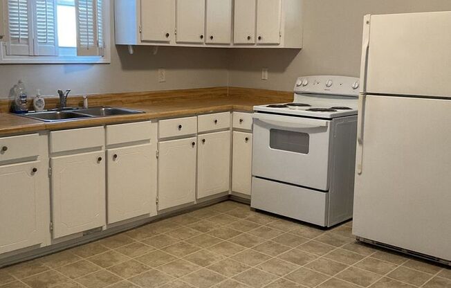 Available Now! Two bedroom home !!