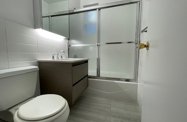 223 E 66 ST